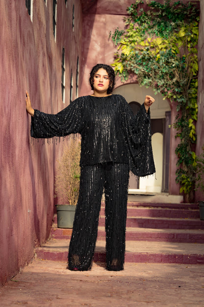 Fringes set in black