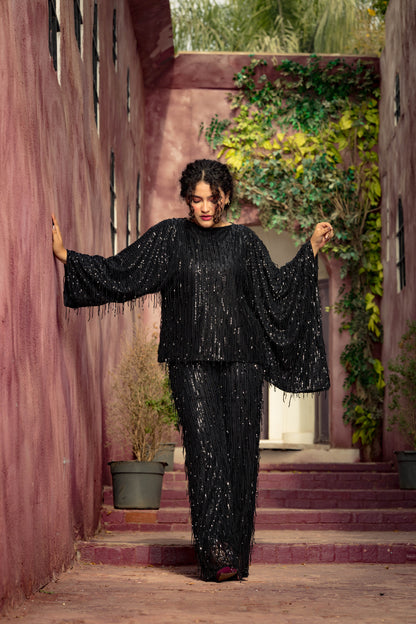 Fringes set in black
