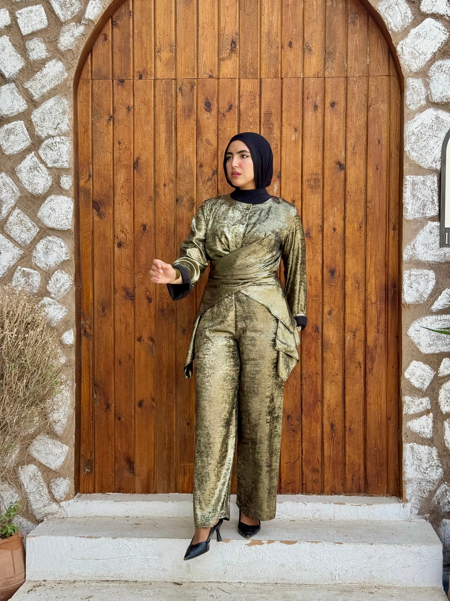 Twirl shimmer set in gold