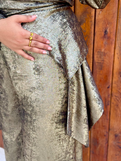 Twirl shimmer set in gold