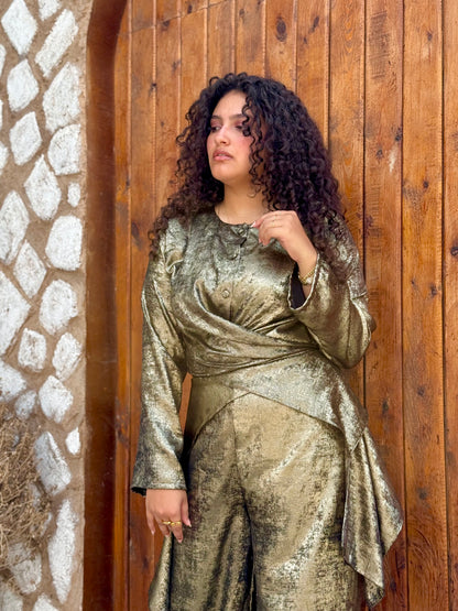Twirl shimmer set in gold